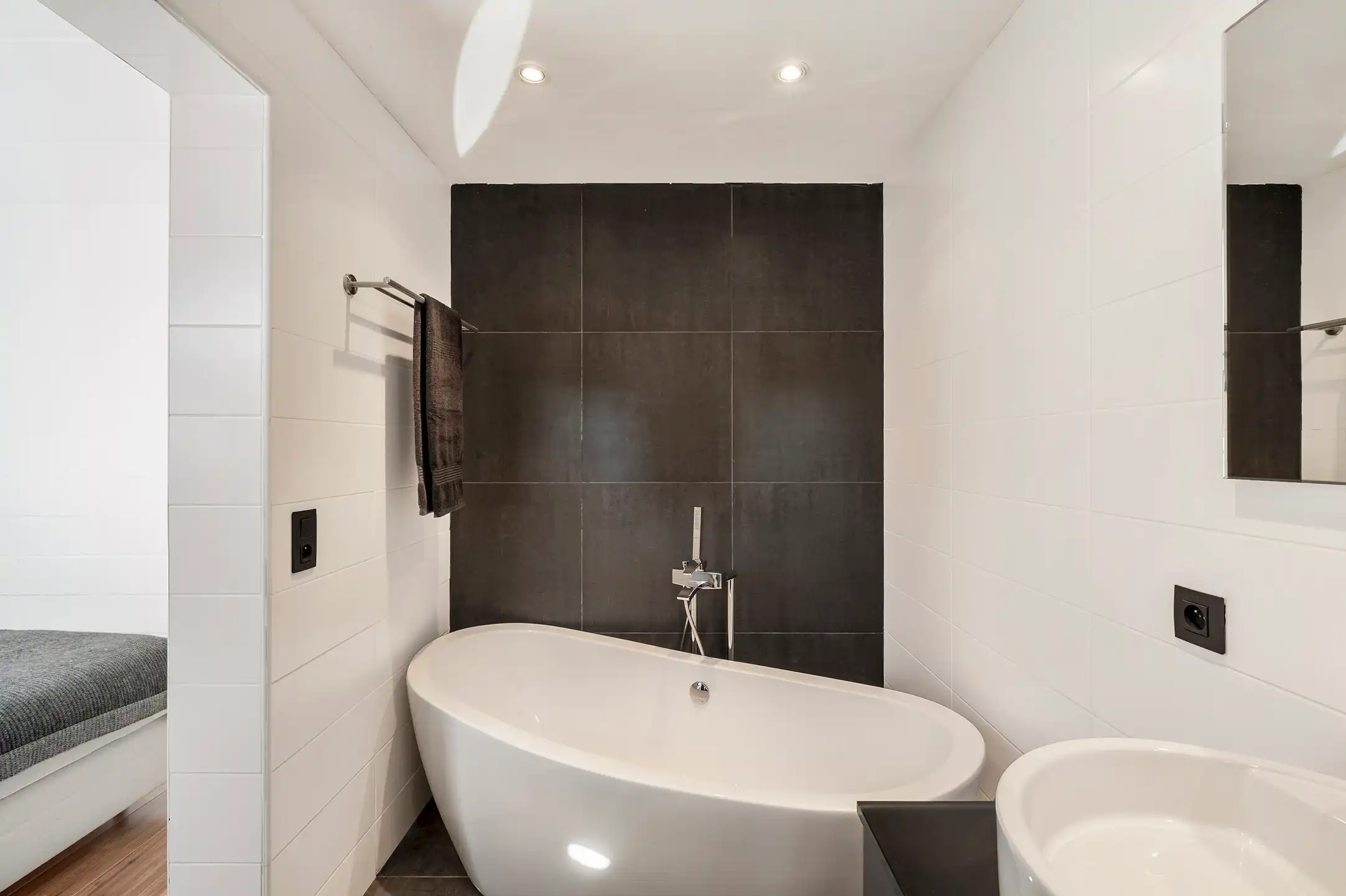 Ruime instapklare woning met zwembad te Brasschaat! foto 14