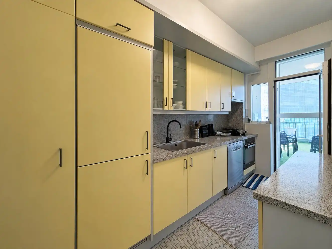 2 slaapkamer appartement met terras en staanplaats te Wilrijk! foto 7
