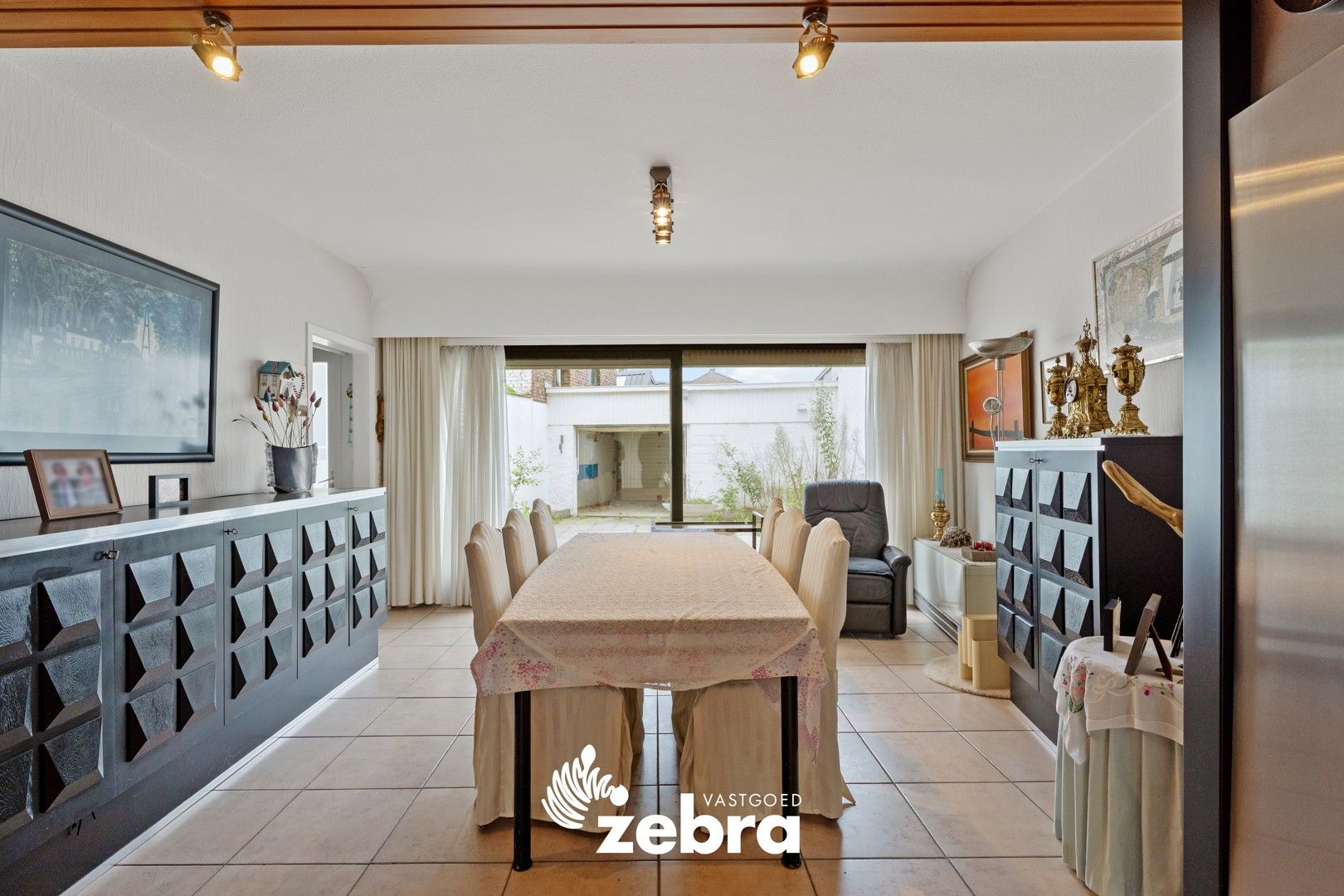 Op te frissen woning met vier slaapkamers en dubbele garage te Meulebeke! foto 6