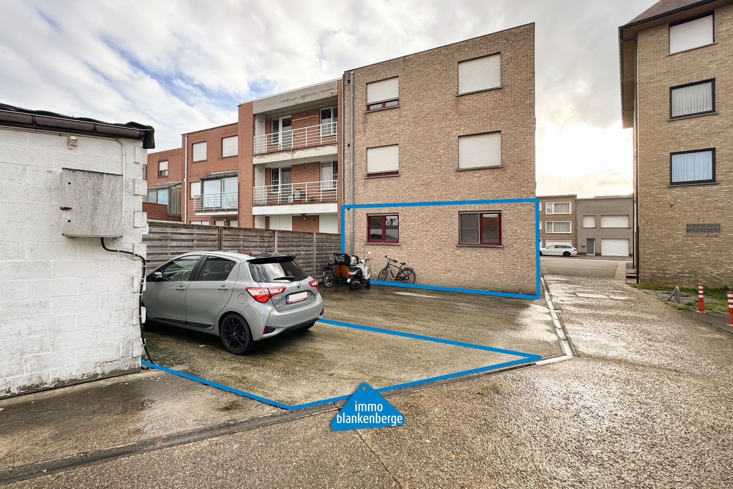 Ruim gelijkvloers appartement met voortuin en autostaanplaats foto 20