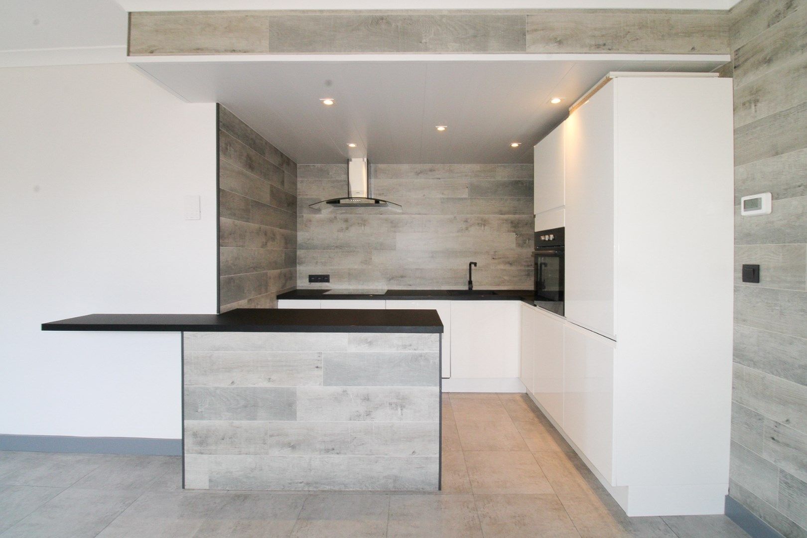 Te koop: Instapklaar en charmant appartement in hartje Hemiksem! foto 4