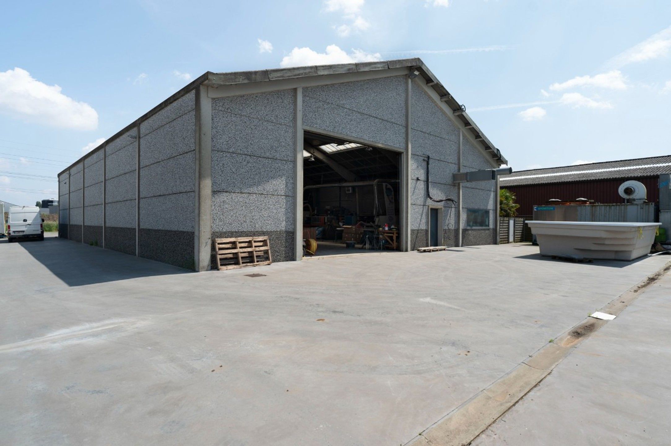 Uniek Bedrijfsgebouw & Luxe Villa In Beveren Te Koop foto 3
