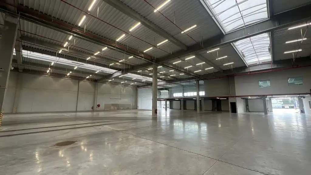 Loods met buitenopslag te huur vlakbij afrit E17 in Sint-Niklaas foto 17