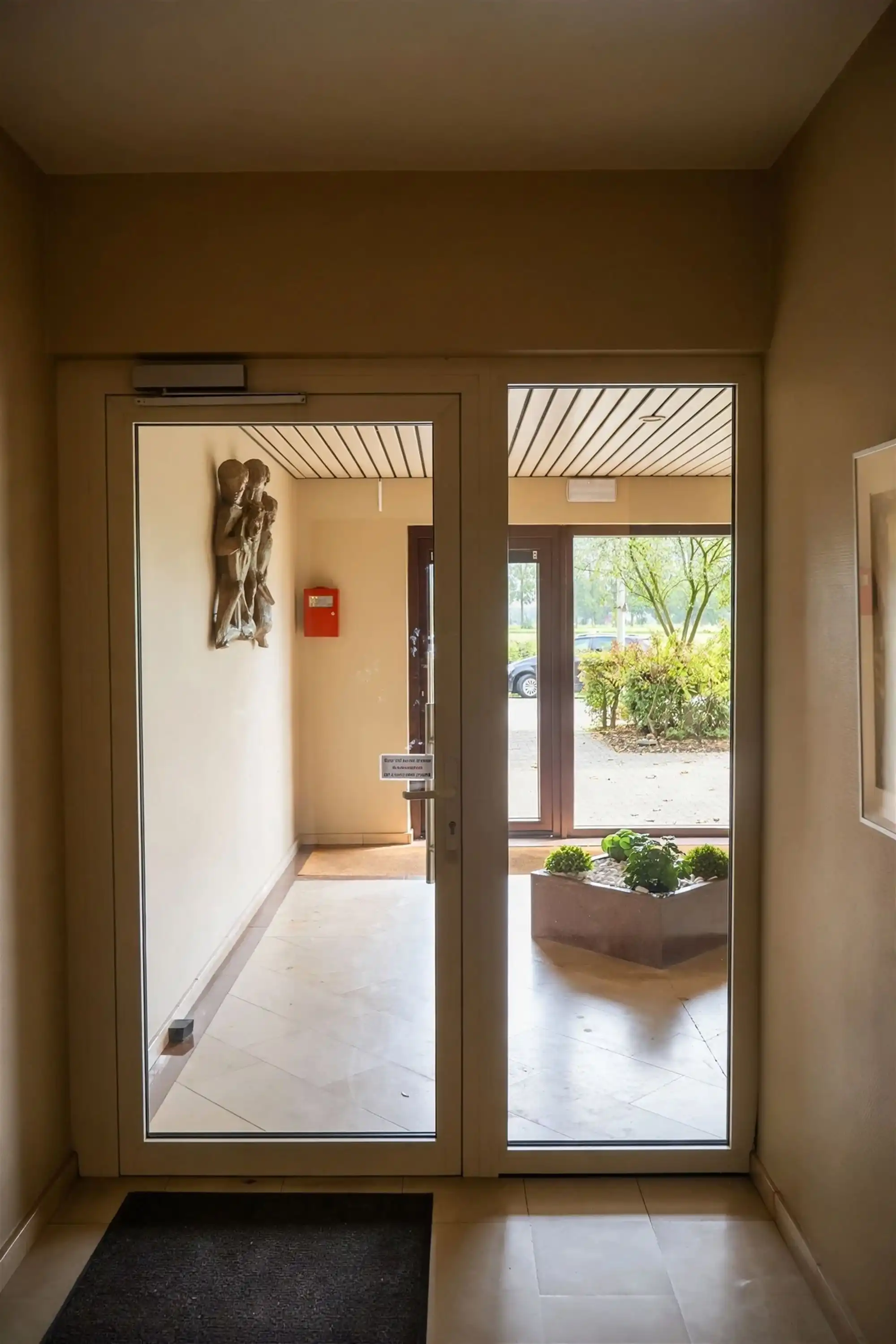 Uitzonderlijk ruim hoekappartement met groen uitzicht foto 14