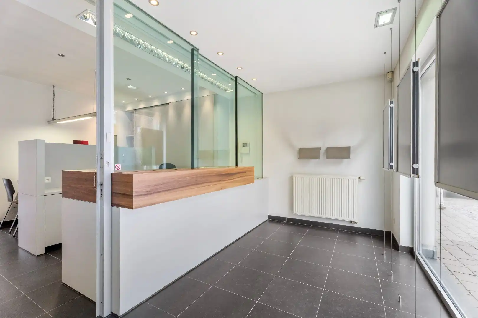 Centraal gelegen handels(woning) met garage op 369m² in Merkem! foto 3