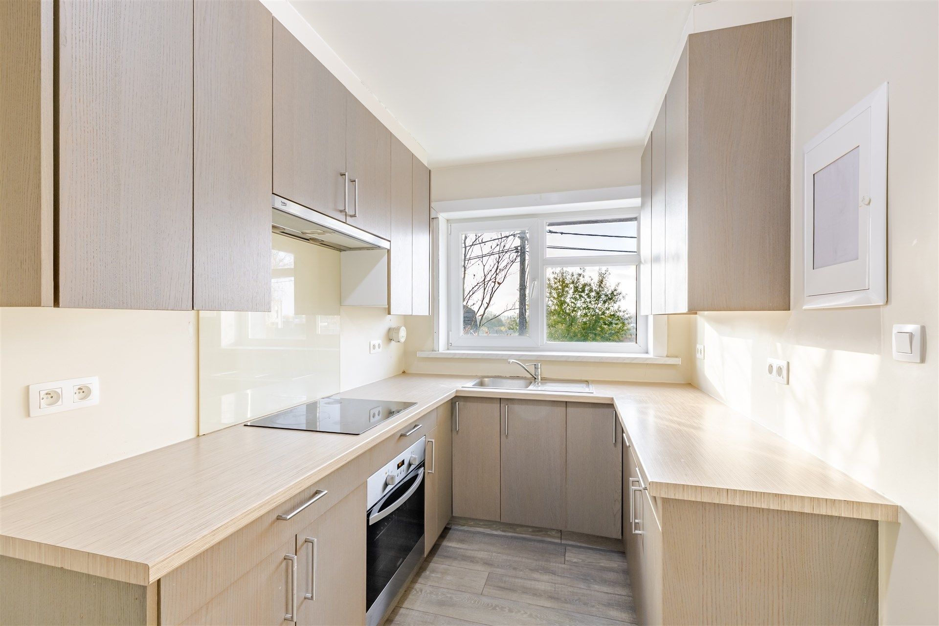 Gunstig gelegen 2 slaapkamer appartement met terras foto 9