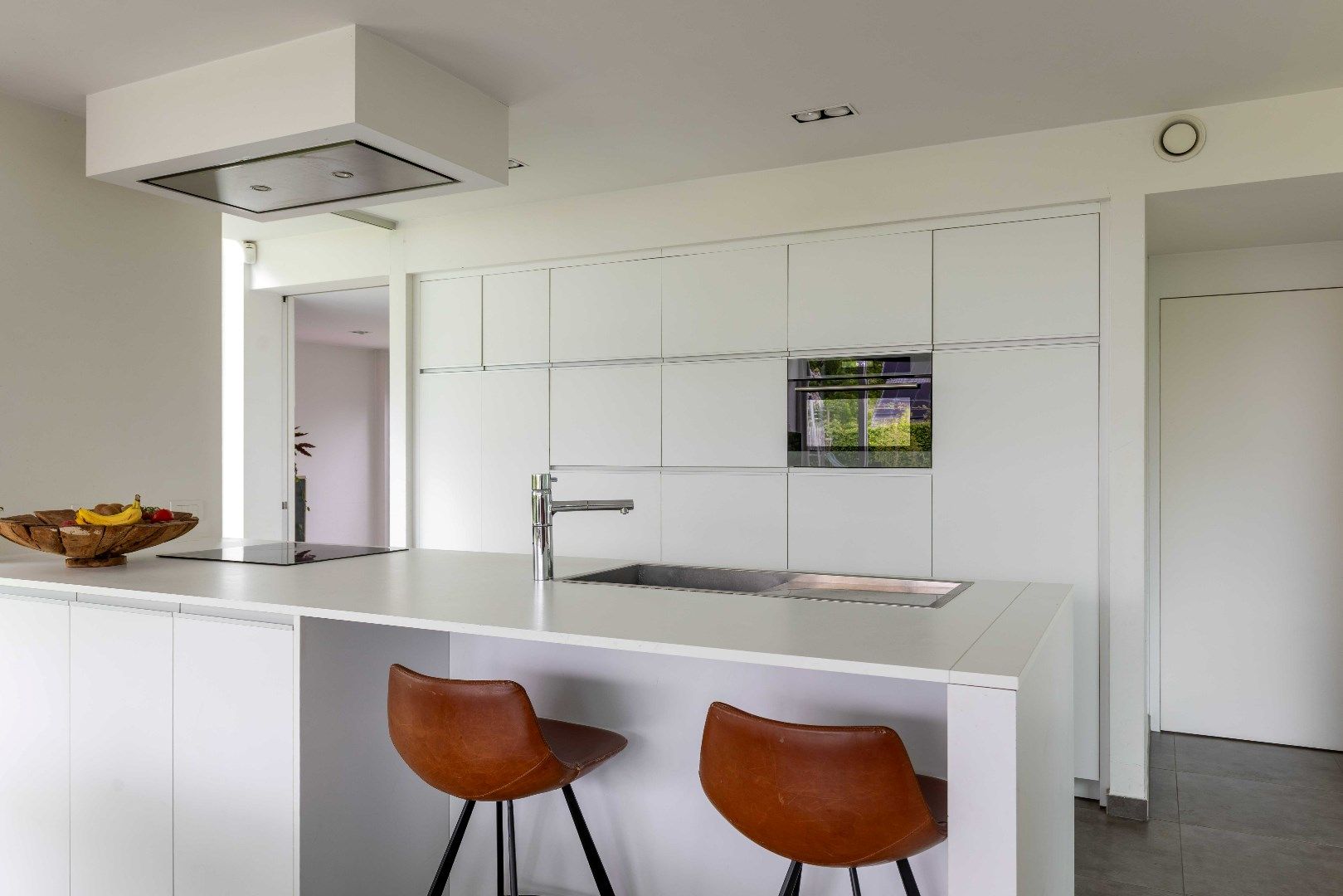 Recente en uitgebouwde villa met vijf kamers en/of praktijkruimte omgeven door het groen tussen Brugge en Oostkamp! foto 13