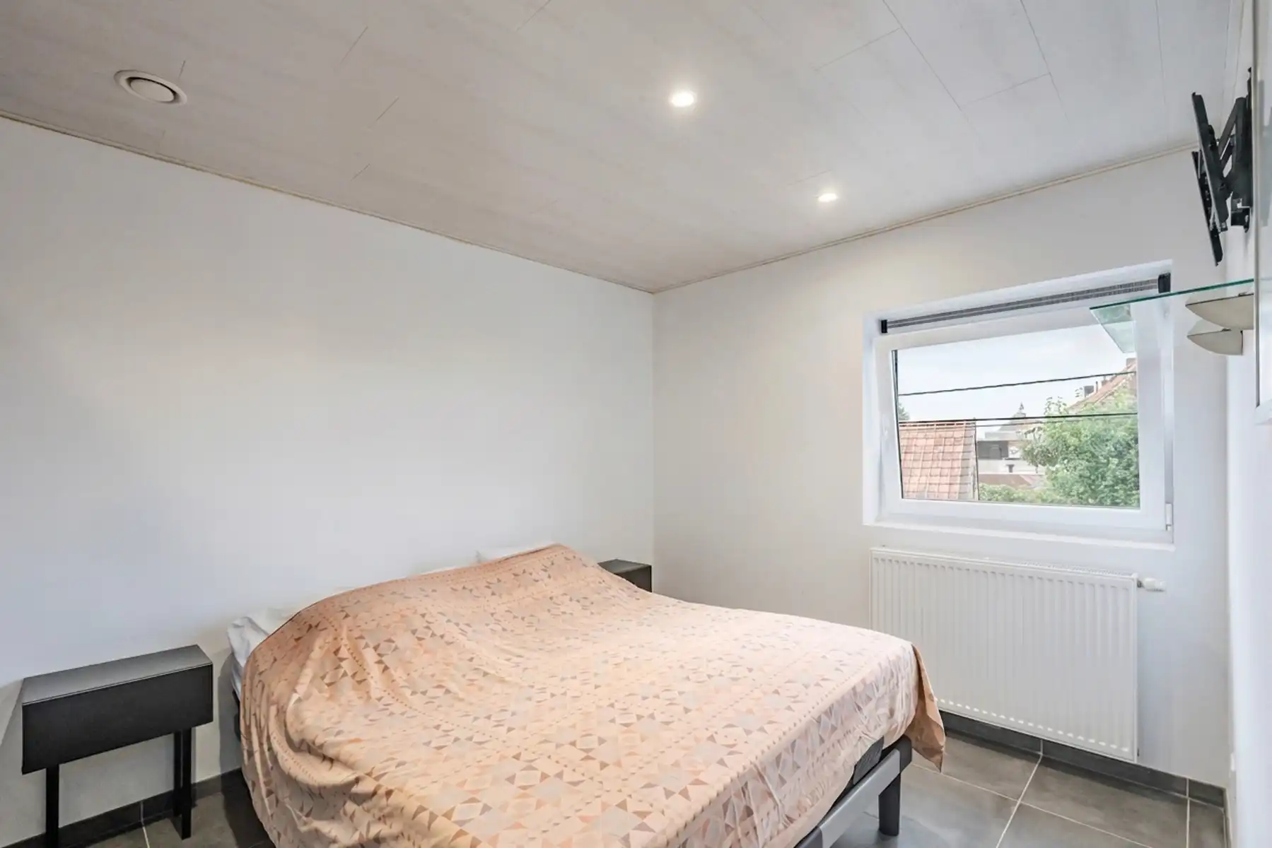 Gezellige recente halfopen bebouwing met tuin en staanplaatsen foto 17