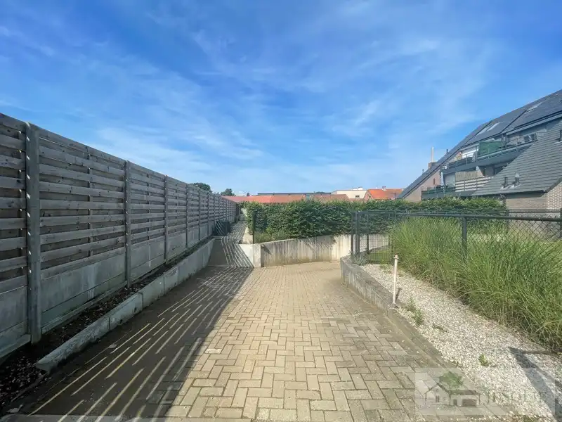 Tiptop verzorgd 2 slpk appartement met groot terras foto 16