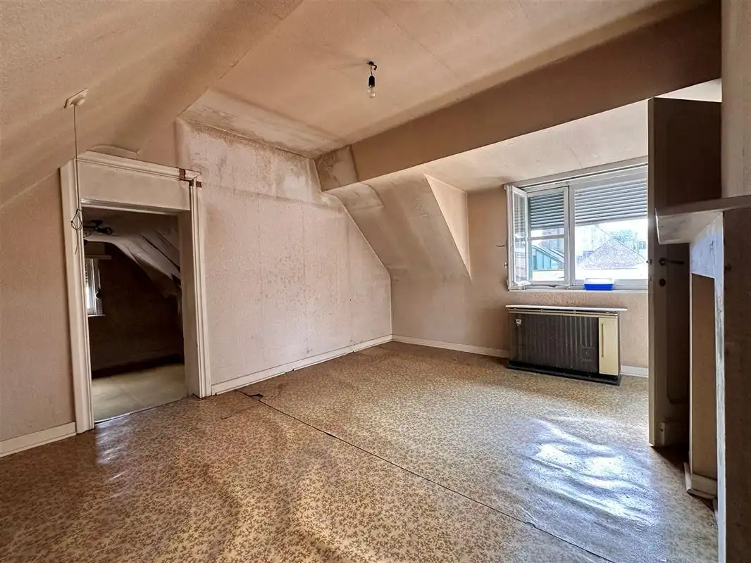 SCHELLEBELLE - Te renoveren woning met potentieel! foto 4