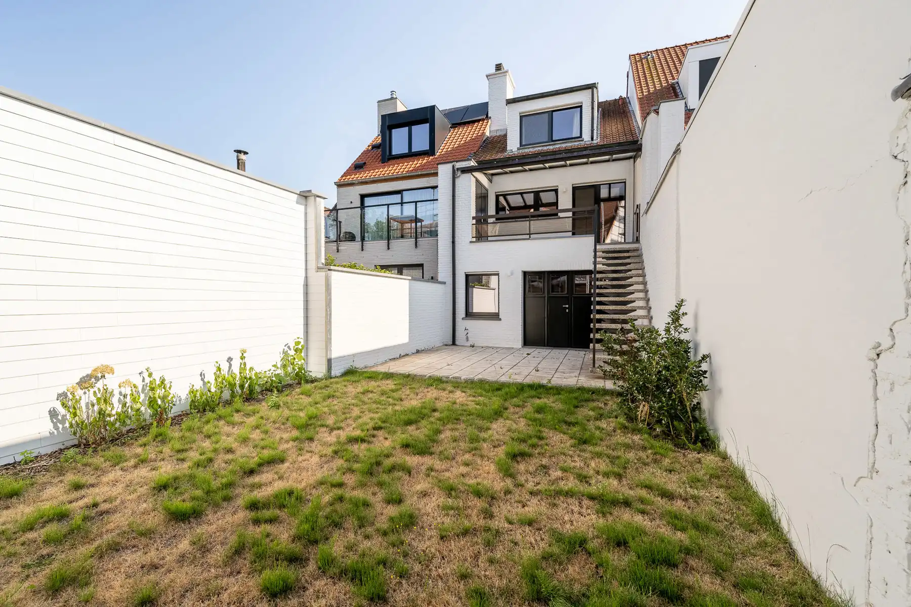 Pittoreske ongemeubelde woning met garage gelegen in Oud Knokke foto 2