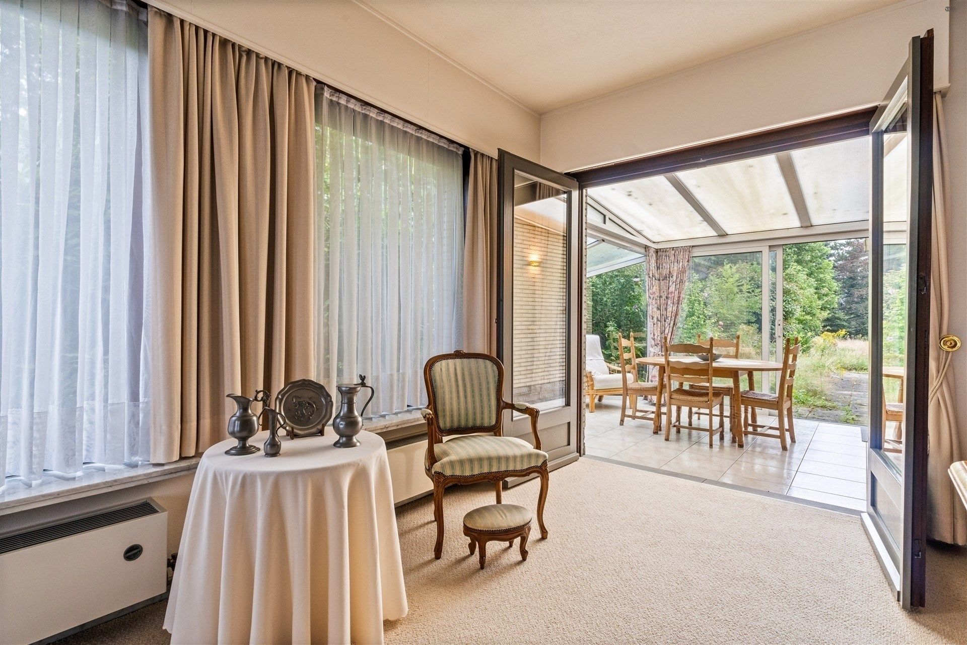 Goed onderhouden, ruime bungalow op 594m² grond foto 5