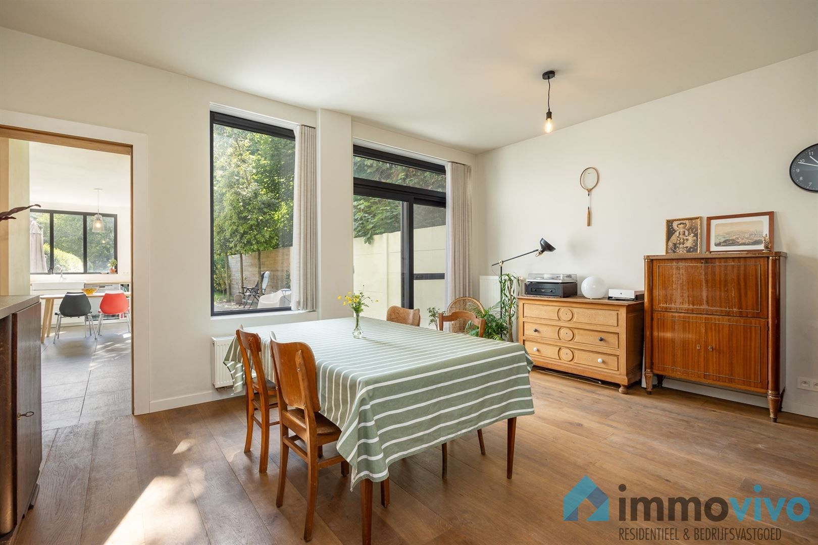 Ruime gerenoveerde woning met 4 slaapkamers op 615 m² foto 5