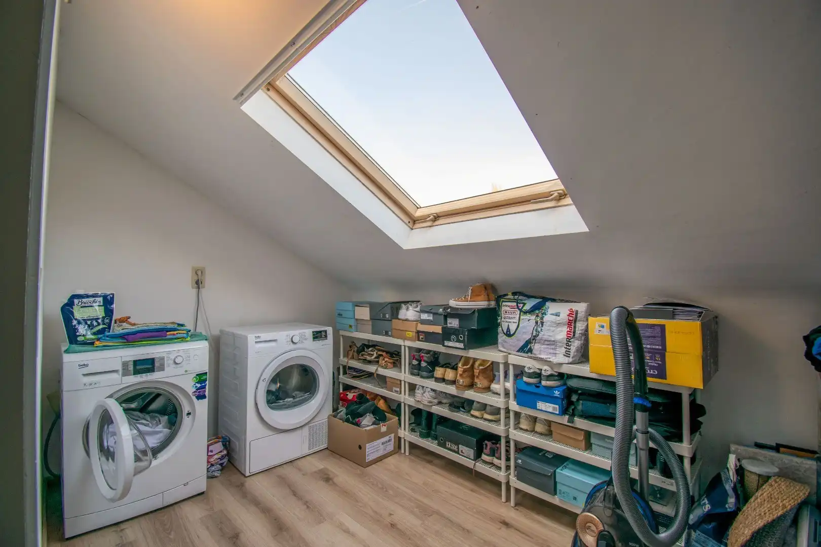 RUIM APPARTEMENT (EPC: B) MET 3 SLAAPKAMERS + GARAGE! foto 19