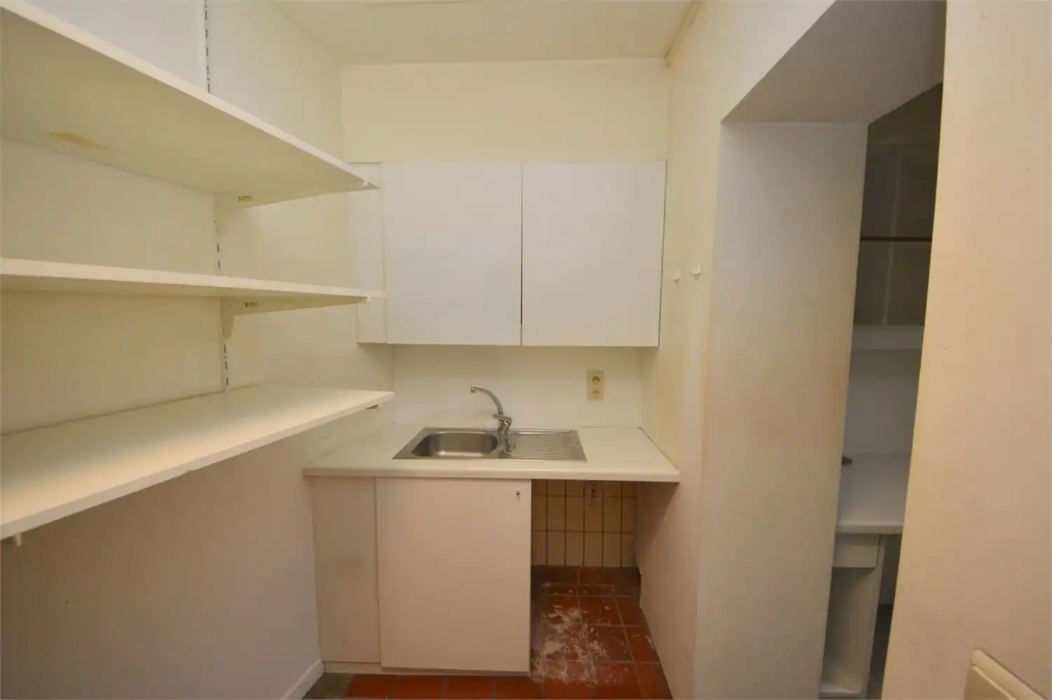 Instapklaar handelspand op toplocatie in het commerciële hart van Aalst foto 8