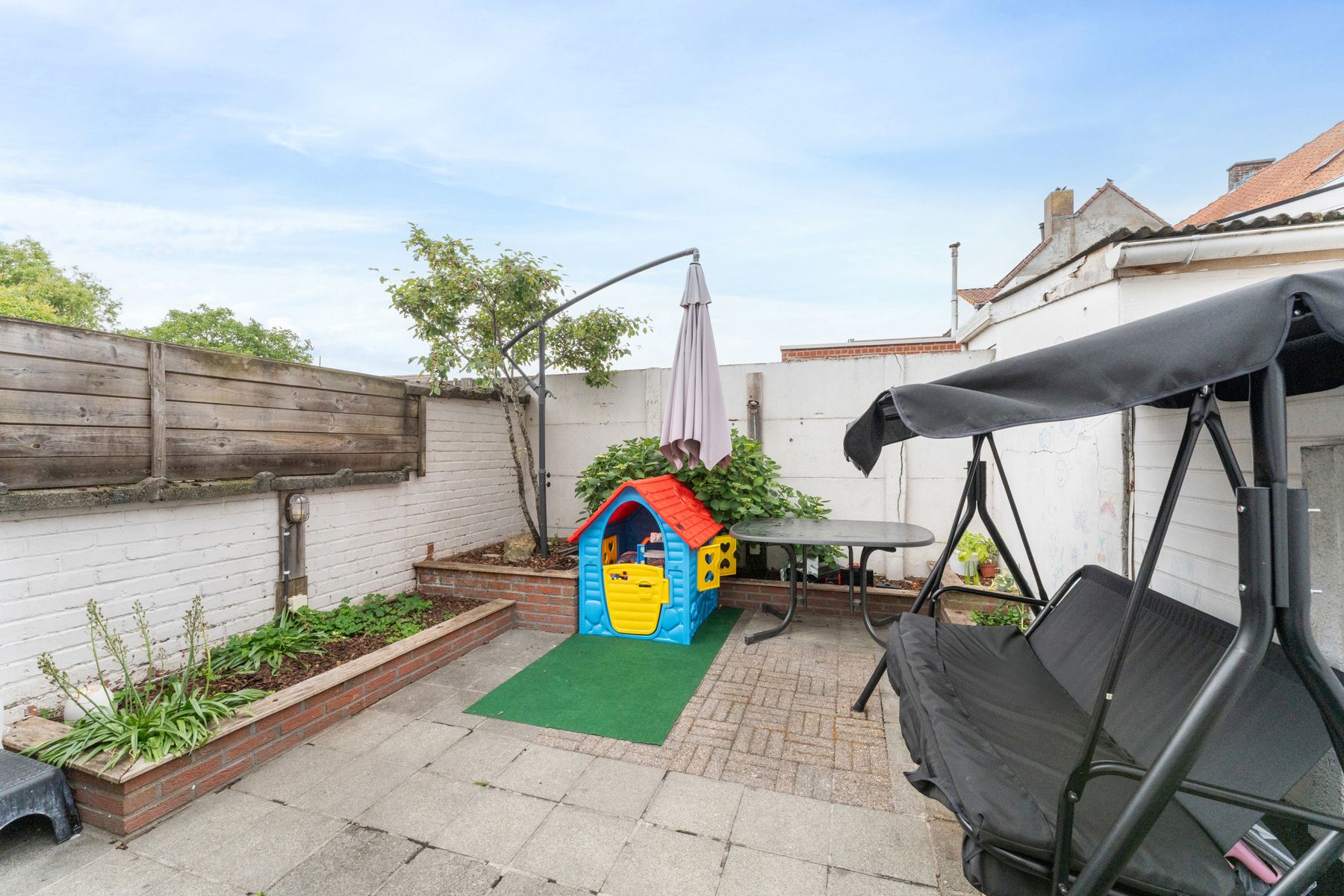 Centraal gelegen woning met afzonderlijke garage foto 14