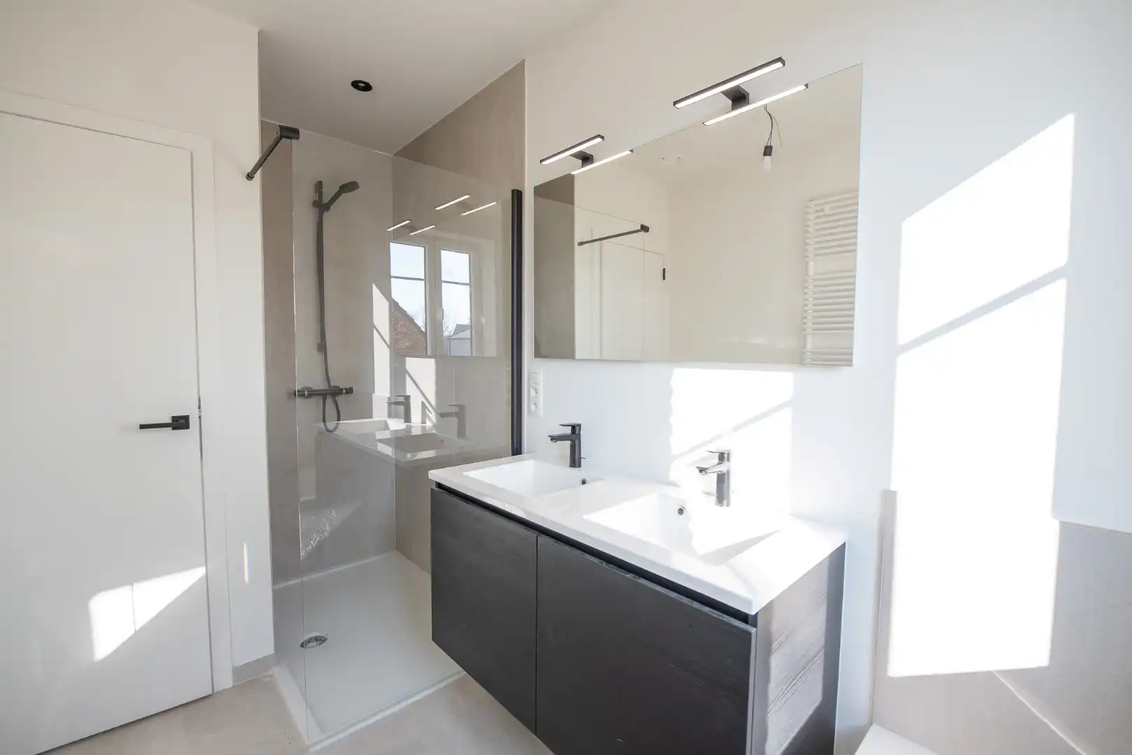 Knap afgewerkte, energiezuinige woning op sublieme locatie centrum Waregem! Kijkwoning! foto 8