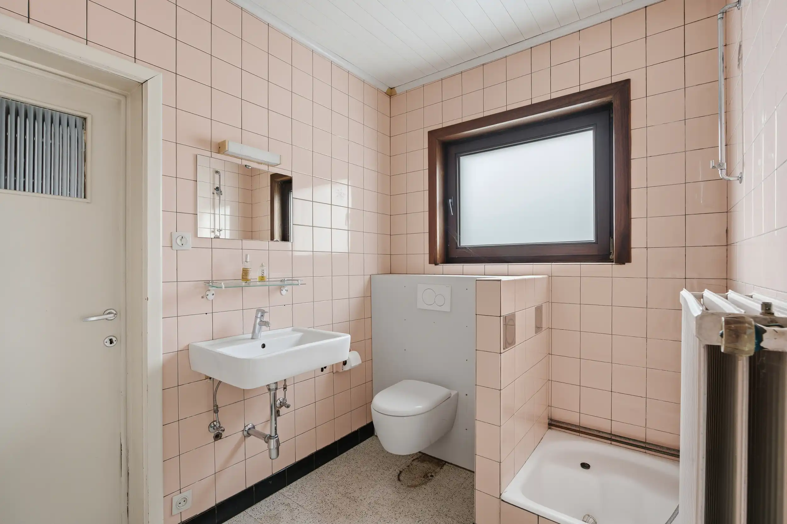 Charmante te renoveren woning op een perceel van 1.853 m² foto 6