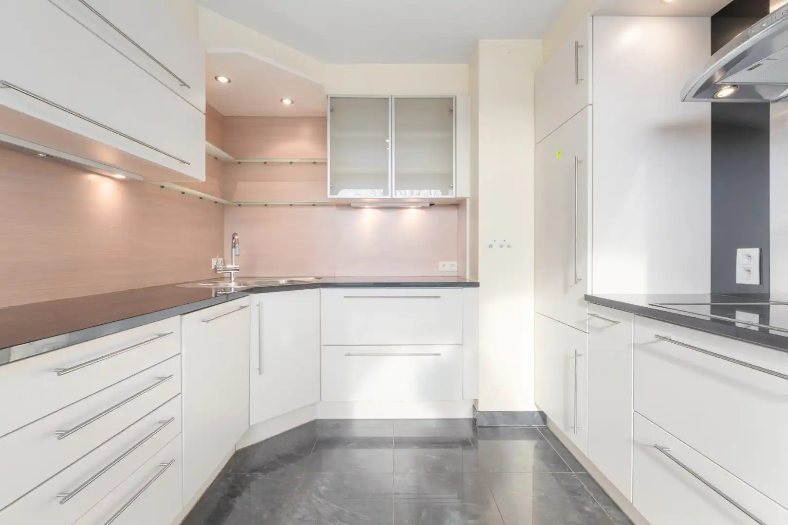 RUIM DUPLEX APPARTEMENT MET 4 SLAAPKAMERS foto 7