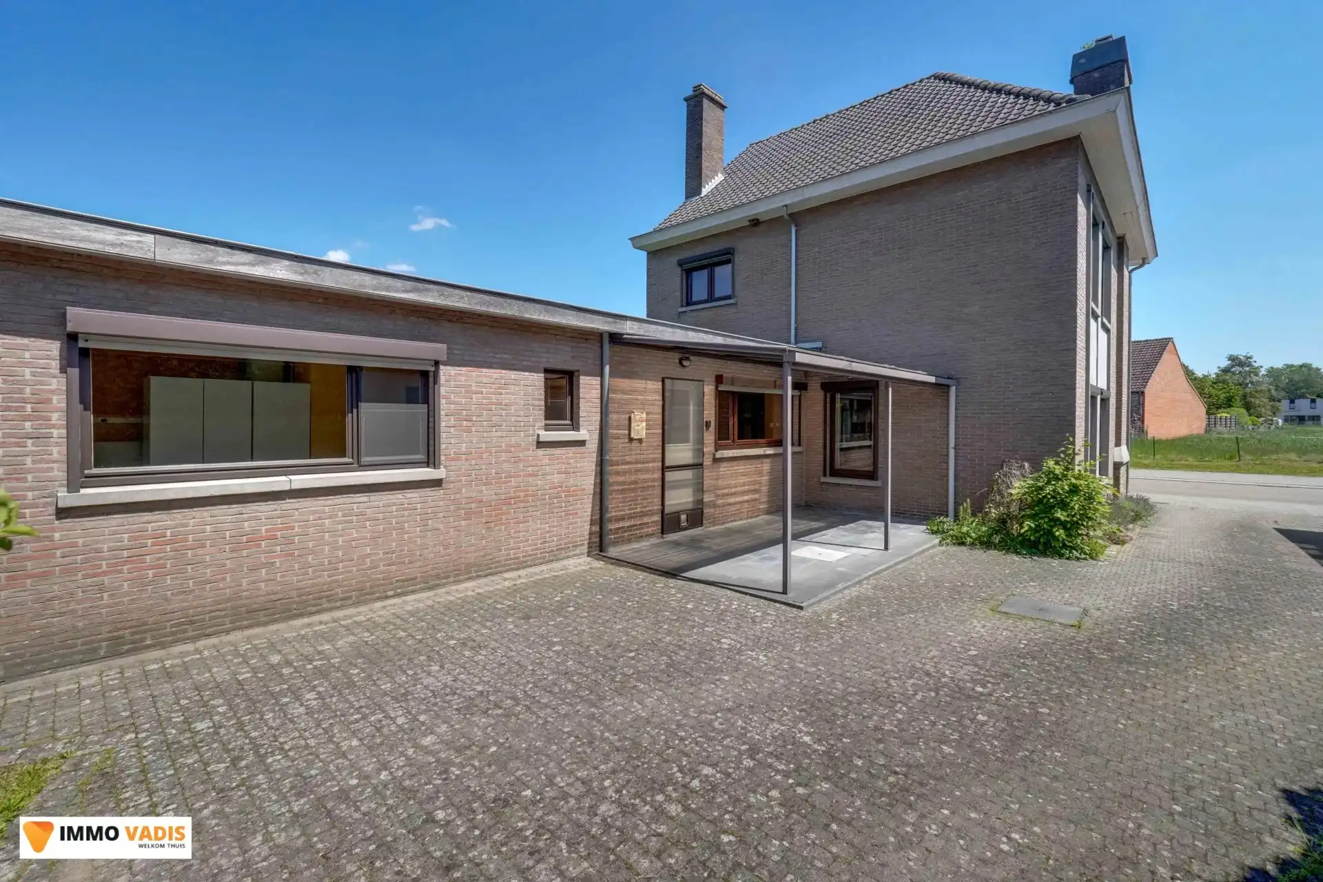 Ruime gezinswoning met 3 slaapkamers, garage en tuin foto 15