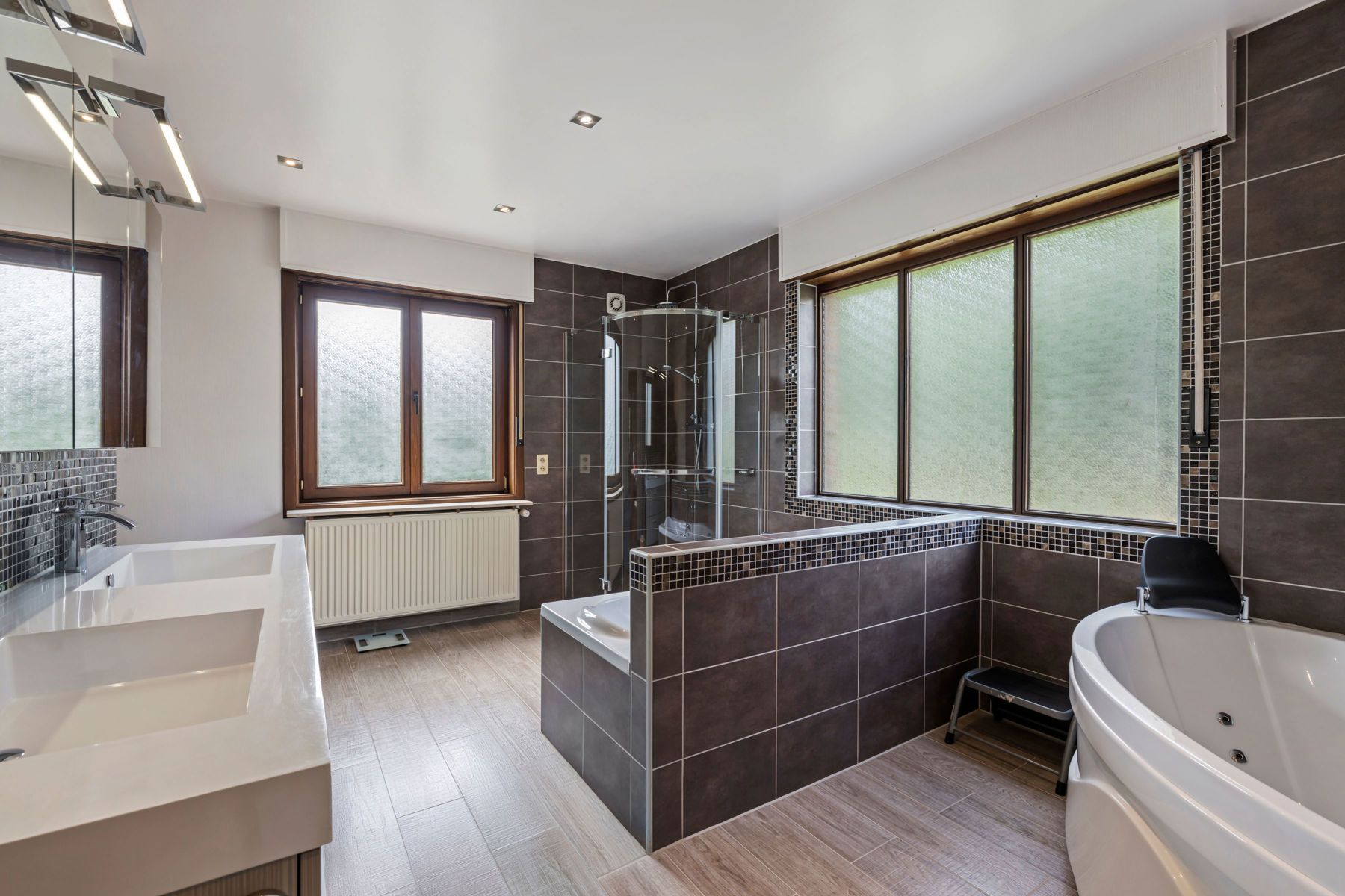 Uitzonderlijk ruime villa met mogelijkheid vrij beroep foto 19