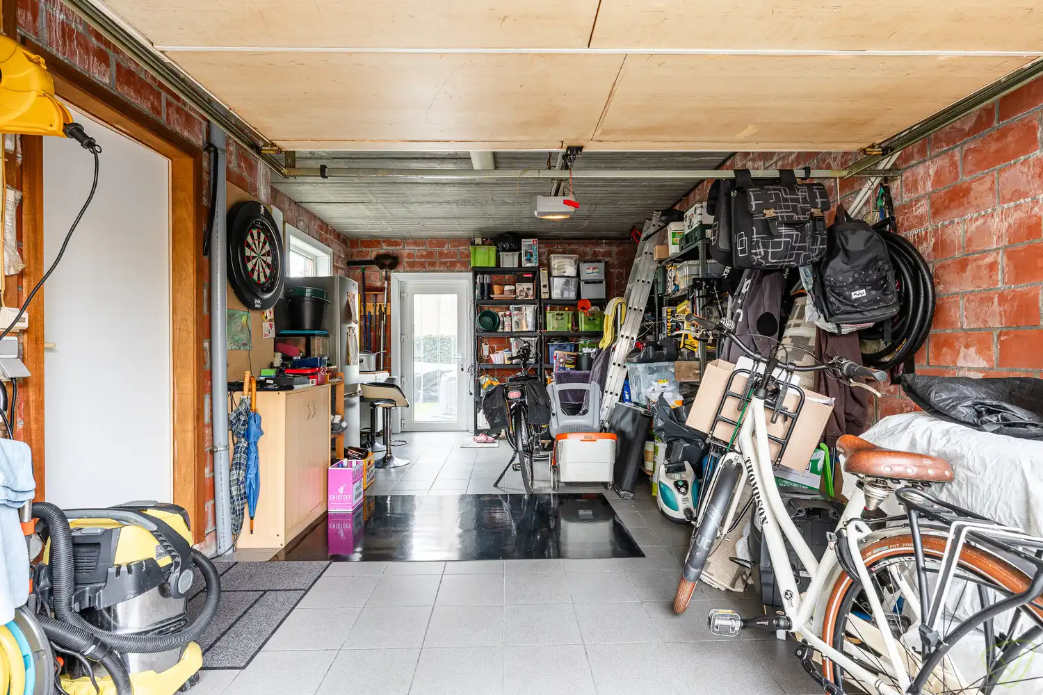 Goed onderhouden woning op een rustige ligging te Wondelgem. foto 11