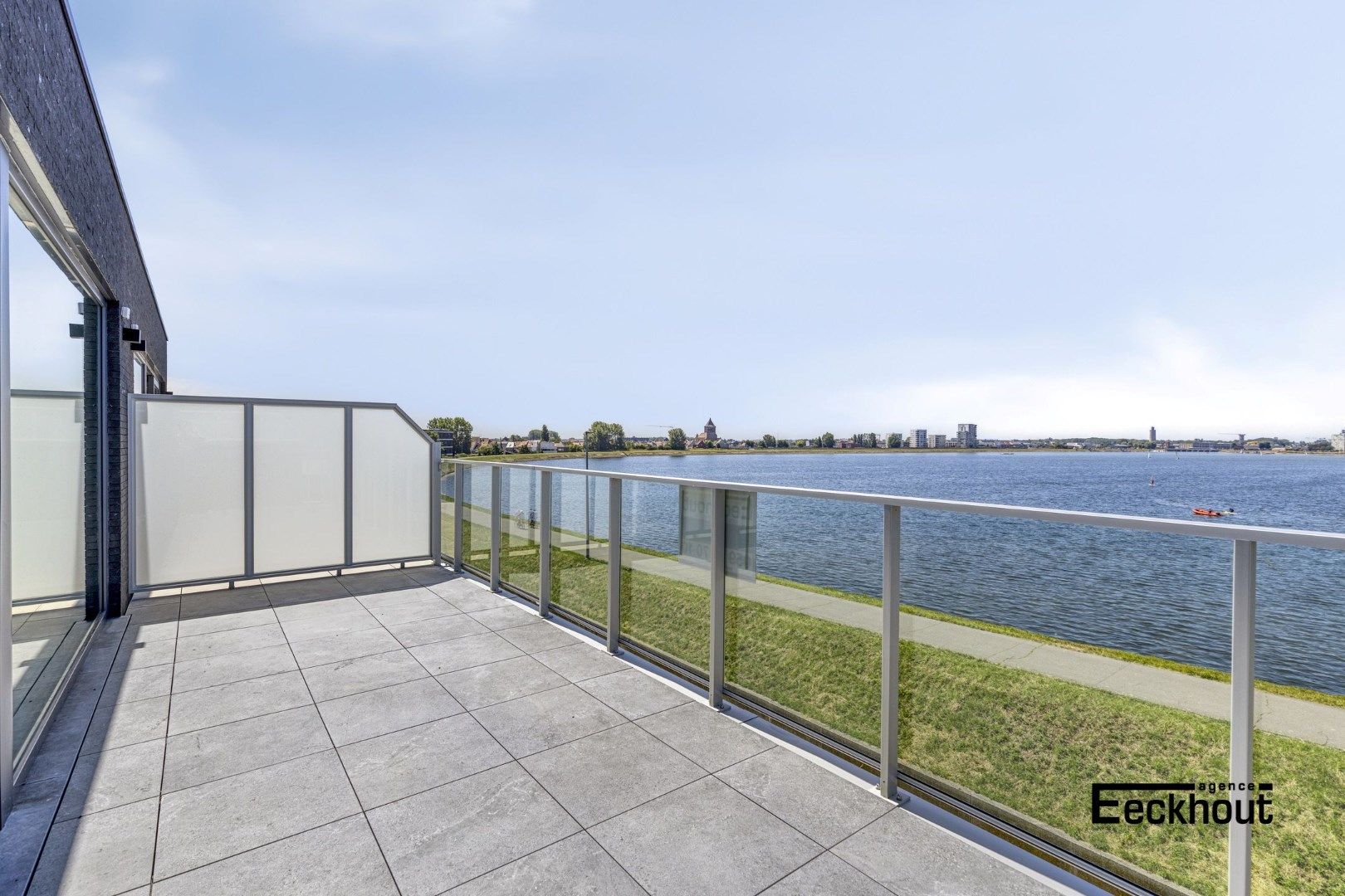 Luxe penthouse met prachtig zicht over de Spuikom foto 3