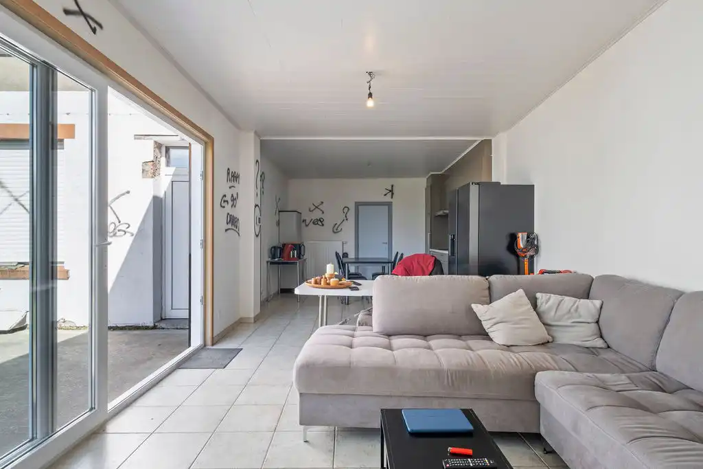 Ruim woonhuis met ruim magazijn op 908m²! foto 6