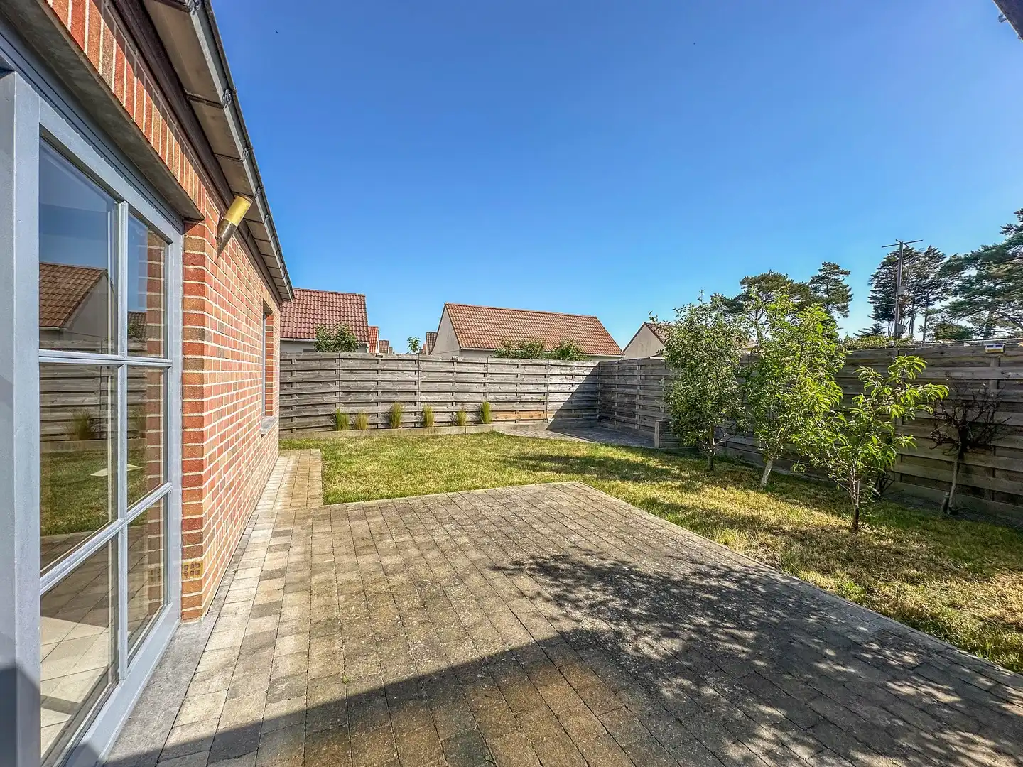 Instapklare vakantiewoning met zonnige tuin en parking. foto 3
