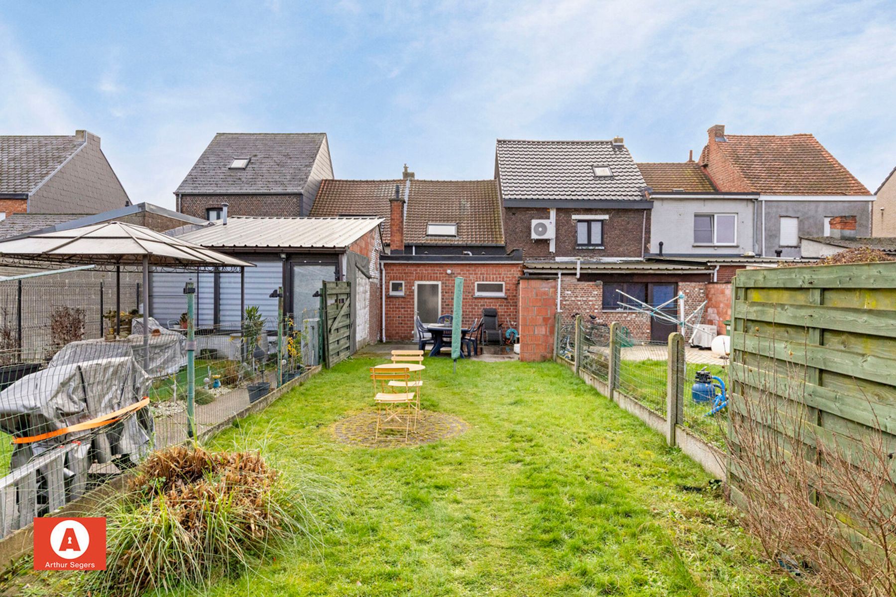 Gesloten bebouwing met 2 slaapkamers, garage én staanplaats foto 15