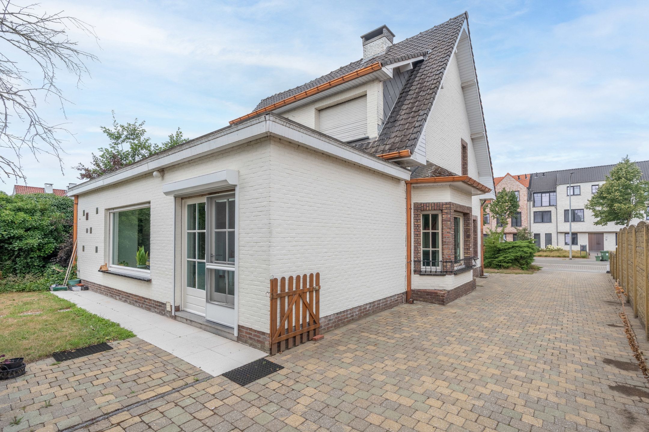 Te renoveren gezinswoning (196m²) op perceel van 1.943m². foto 4