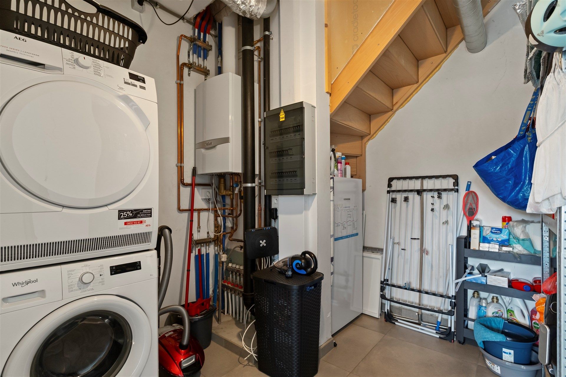 Recente gezinswoning met garage en staanplaats. foto 8