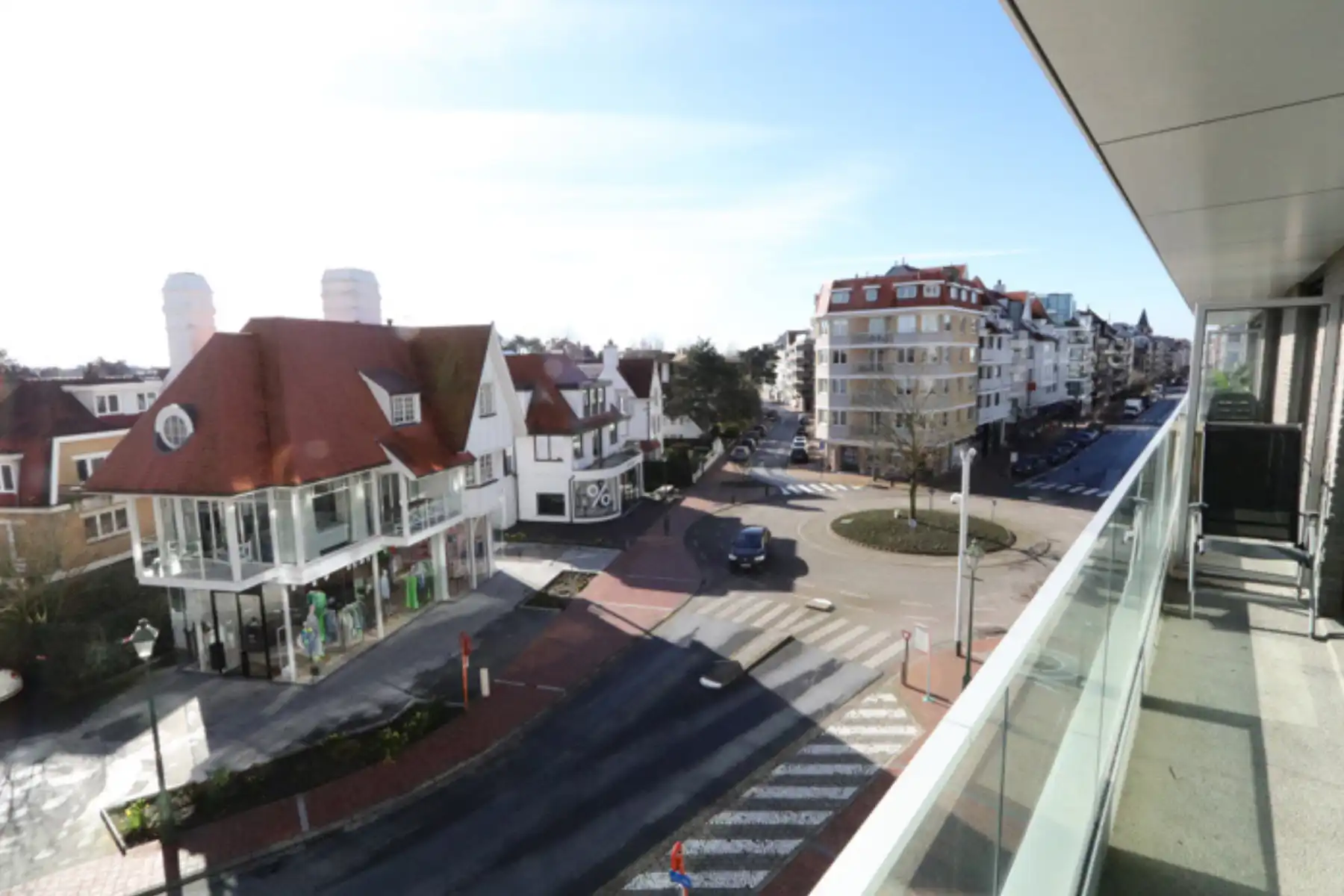 Stijlvol appartement in het hart van het Zoute! foto {{pictureIndex}}