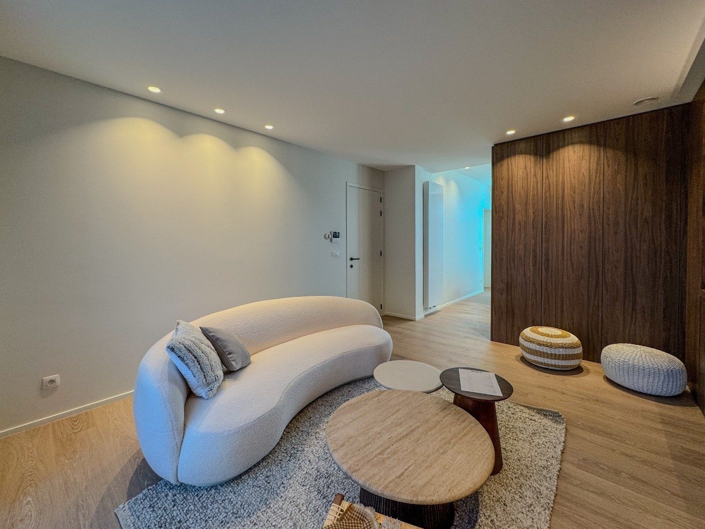 Ruim appartement met 2 slaapkamers en terras in het centrum. foto 4