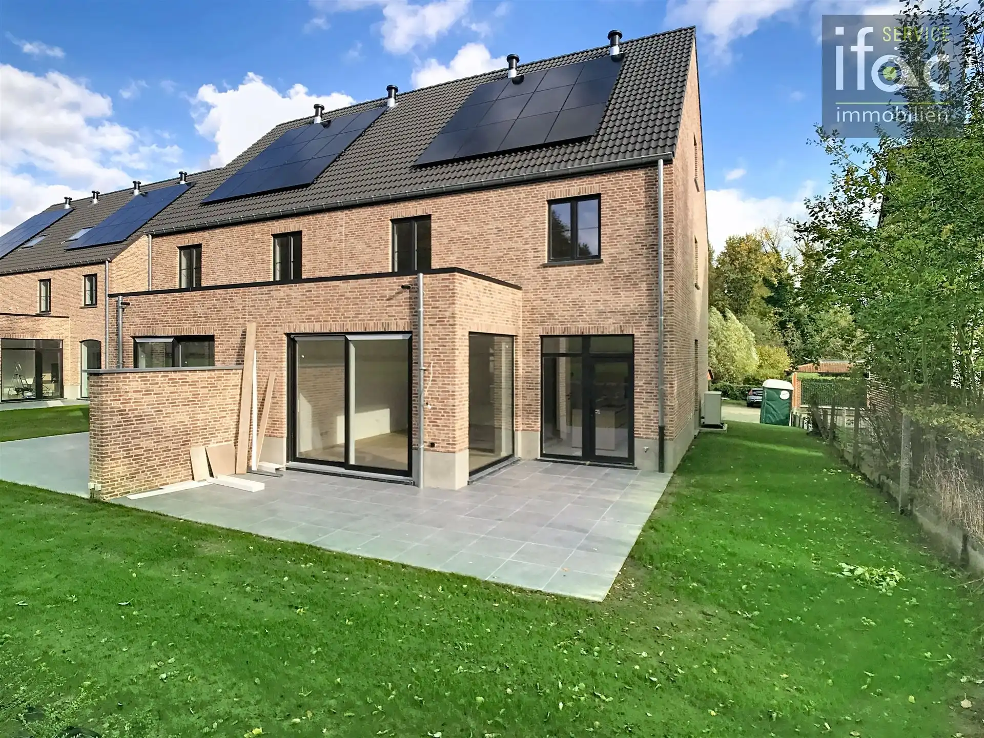 Nieuwbouwwoning met 4 slaapkamers, 2 badkamers en tuin. foto 2