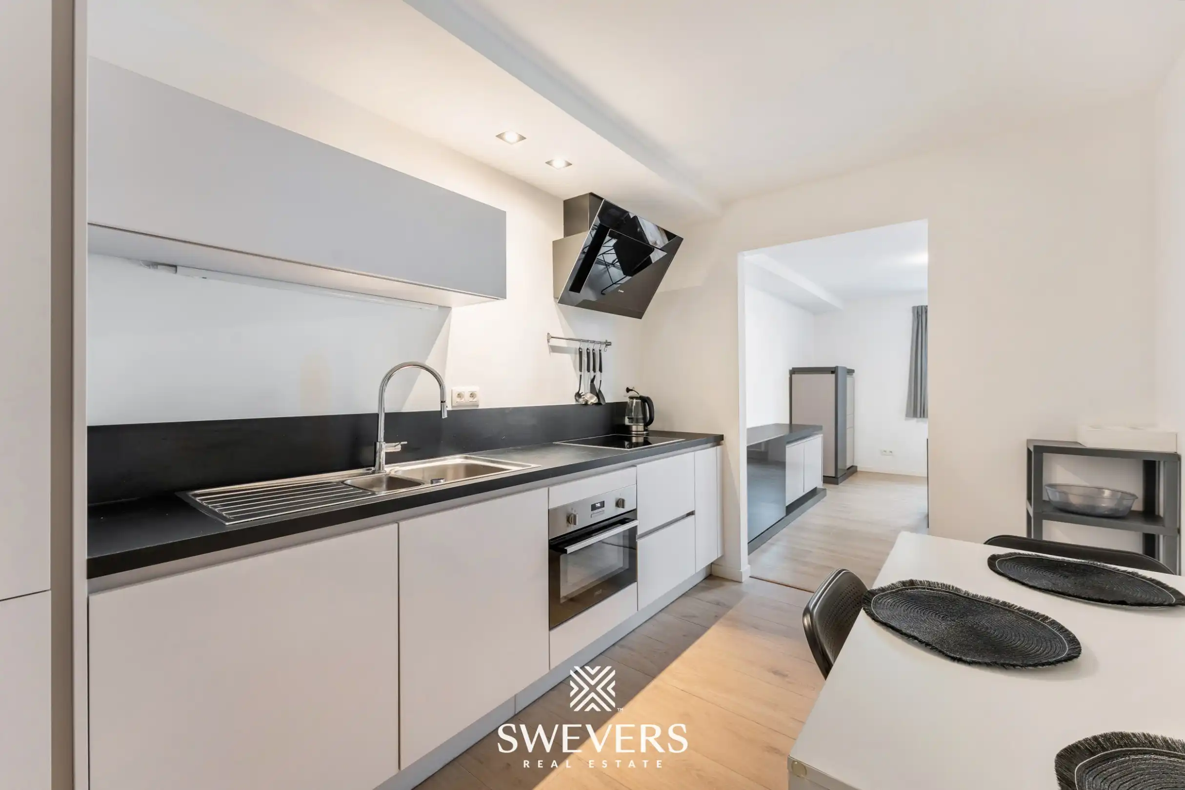 Modern en instapklaar appartement in hartje Genk met uitstekende investeringsopportuniteit foto 7