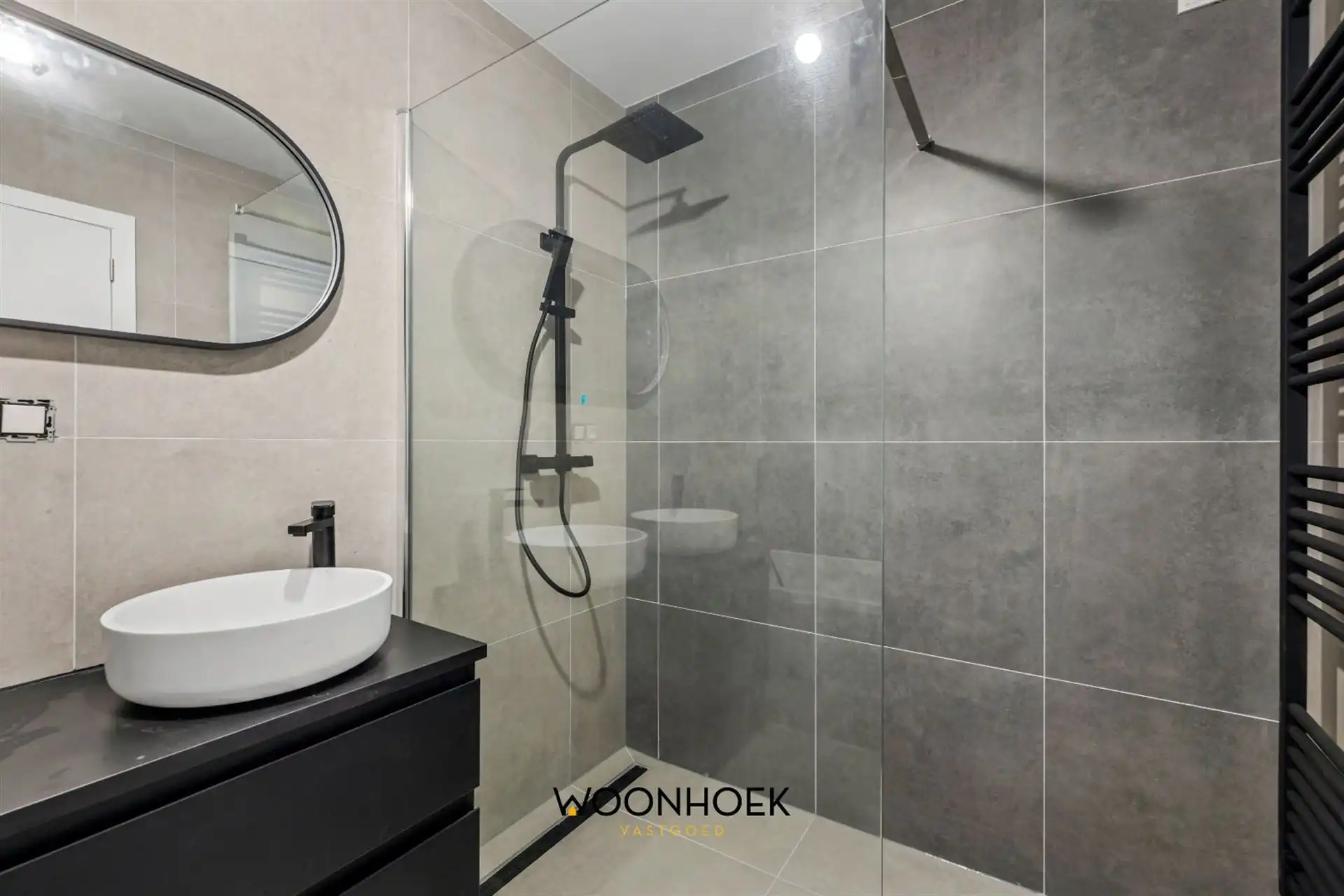 Gerenoveerde, 6-slpk woning, zonnige tuin en 2 bdkms te Sint-Niklaas! foto 7