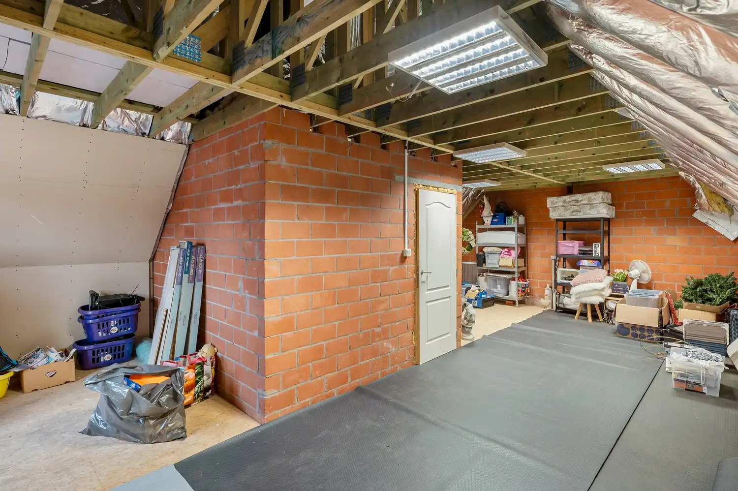 Ruime, instapklare pastorijwoning met bijgebouw op 1 180 m². foto 23