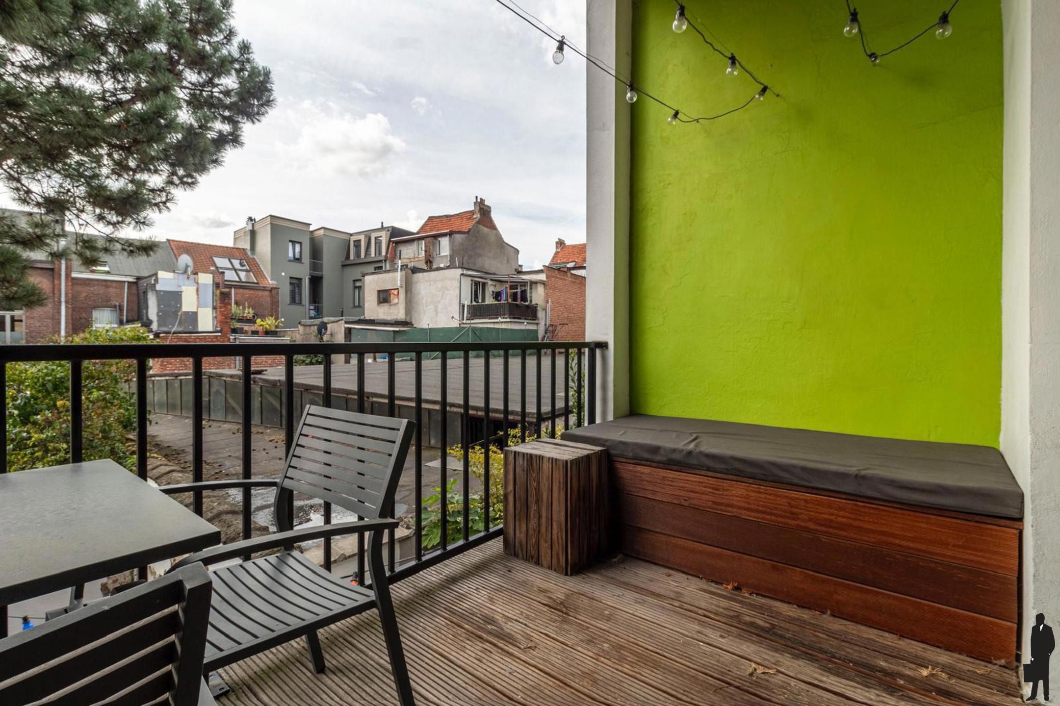 Gemeubeld appartement met ruim terras. foto 11