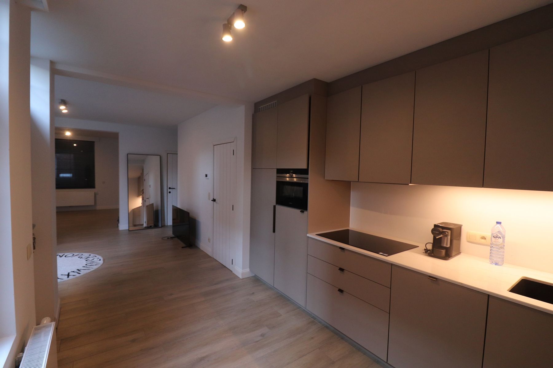 Een gerenoveerde woning met 3 slaapkamers en tuin.  foto 5
