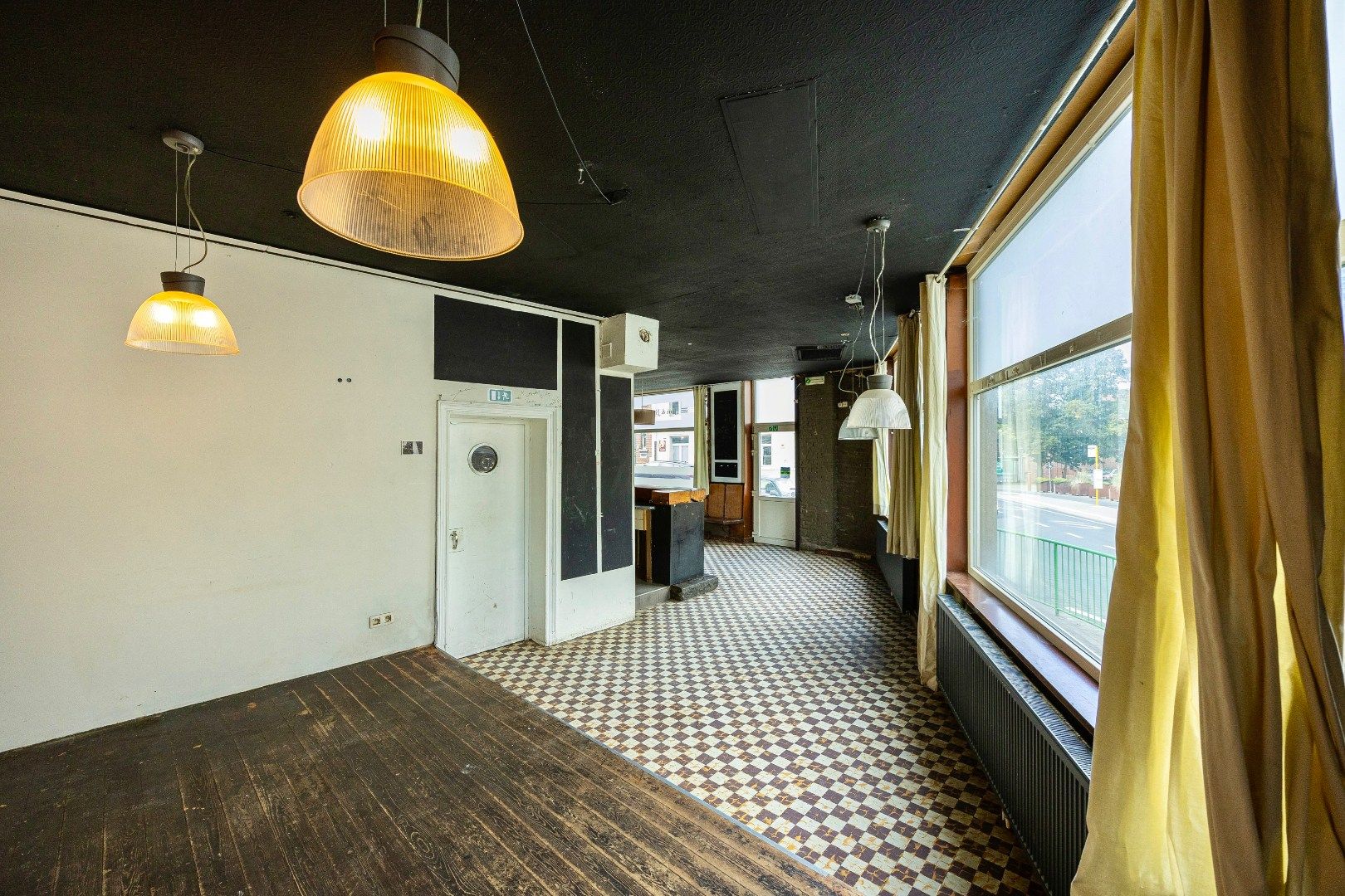 Veelzijdige opbrengsteigendom met café, appartement en topligging in Dworp foto 7