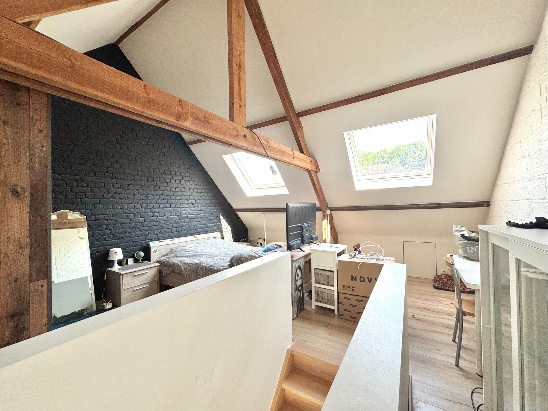 LANDELIJK GELEGEN HALFOPEN WONING foto 24