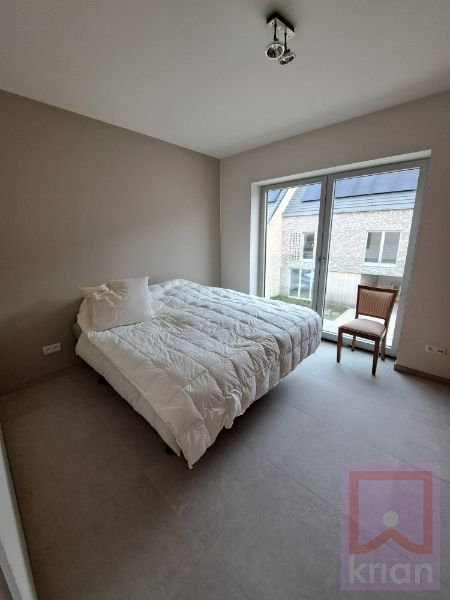 BEMEUBELDE woning met 3 slaapkamers, tuin en carport. foto 21