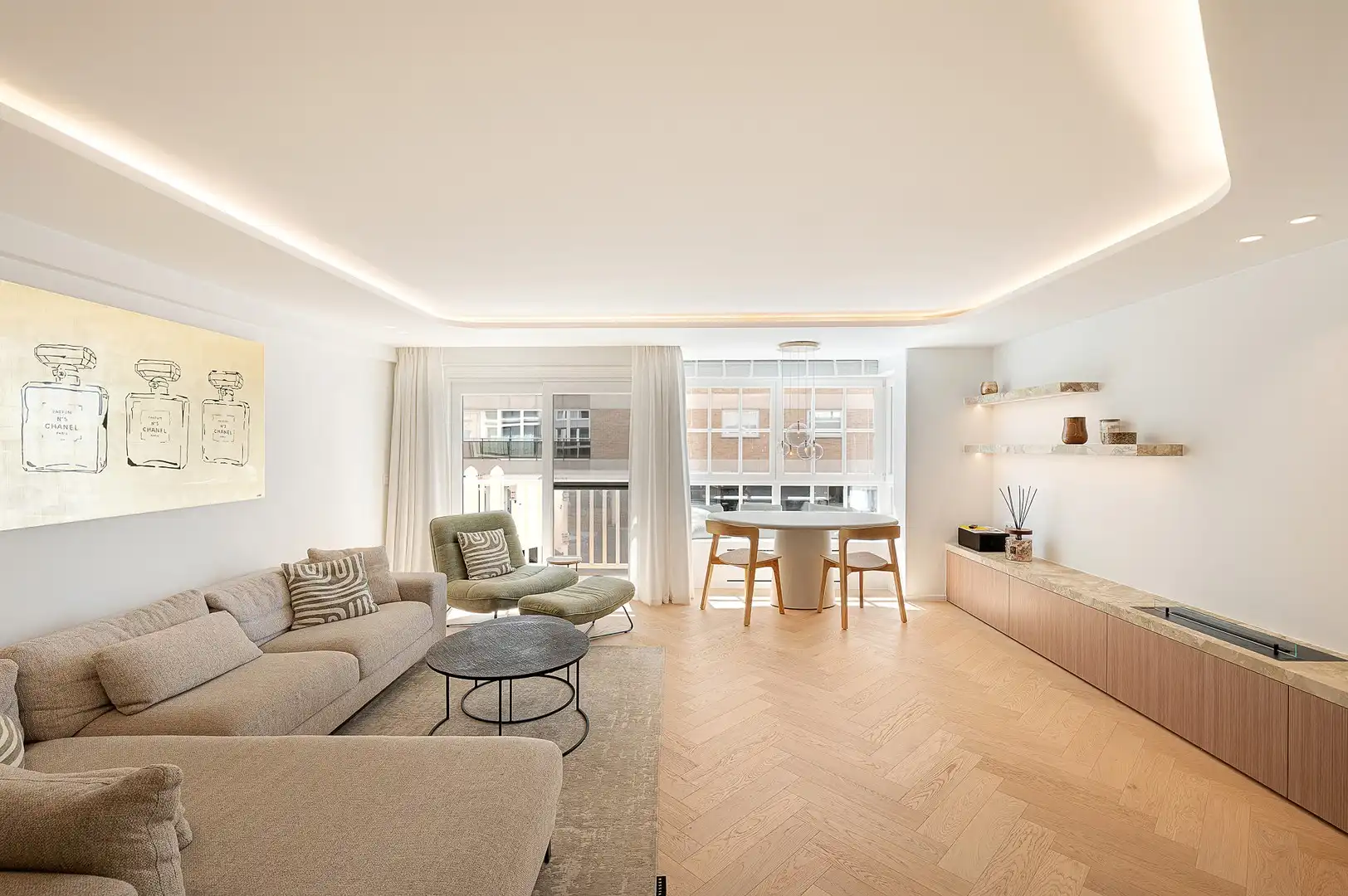Gerenoveerd 3 slaapkamerappartement met zijdelings zeezicht. foto {{pictureIndex}}