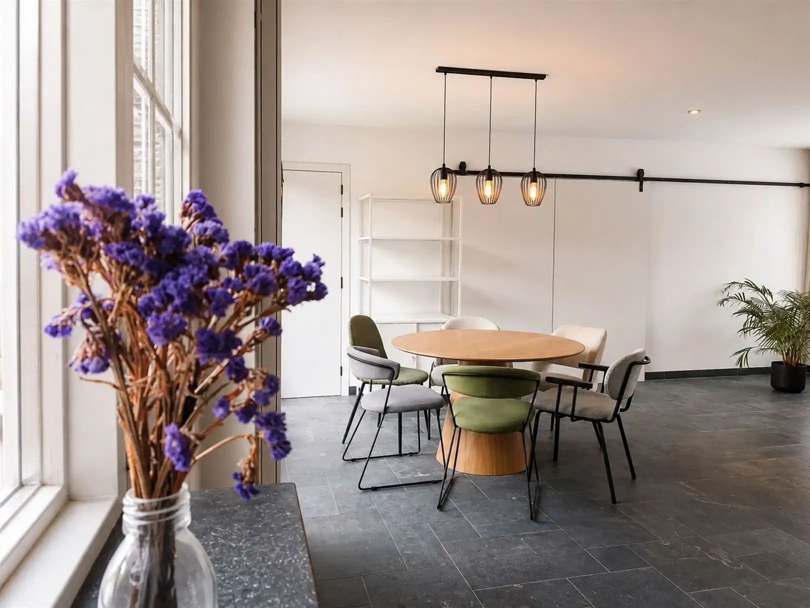 Eigentijdse woning, optimaal wooncomfort met eigentijdse look and feel. Heel energiezuinig dankzij grondige totaalrenovatie. foto 5