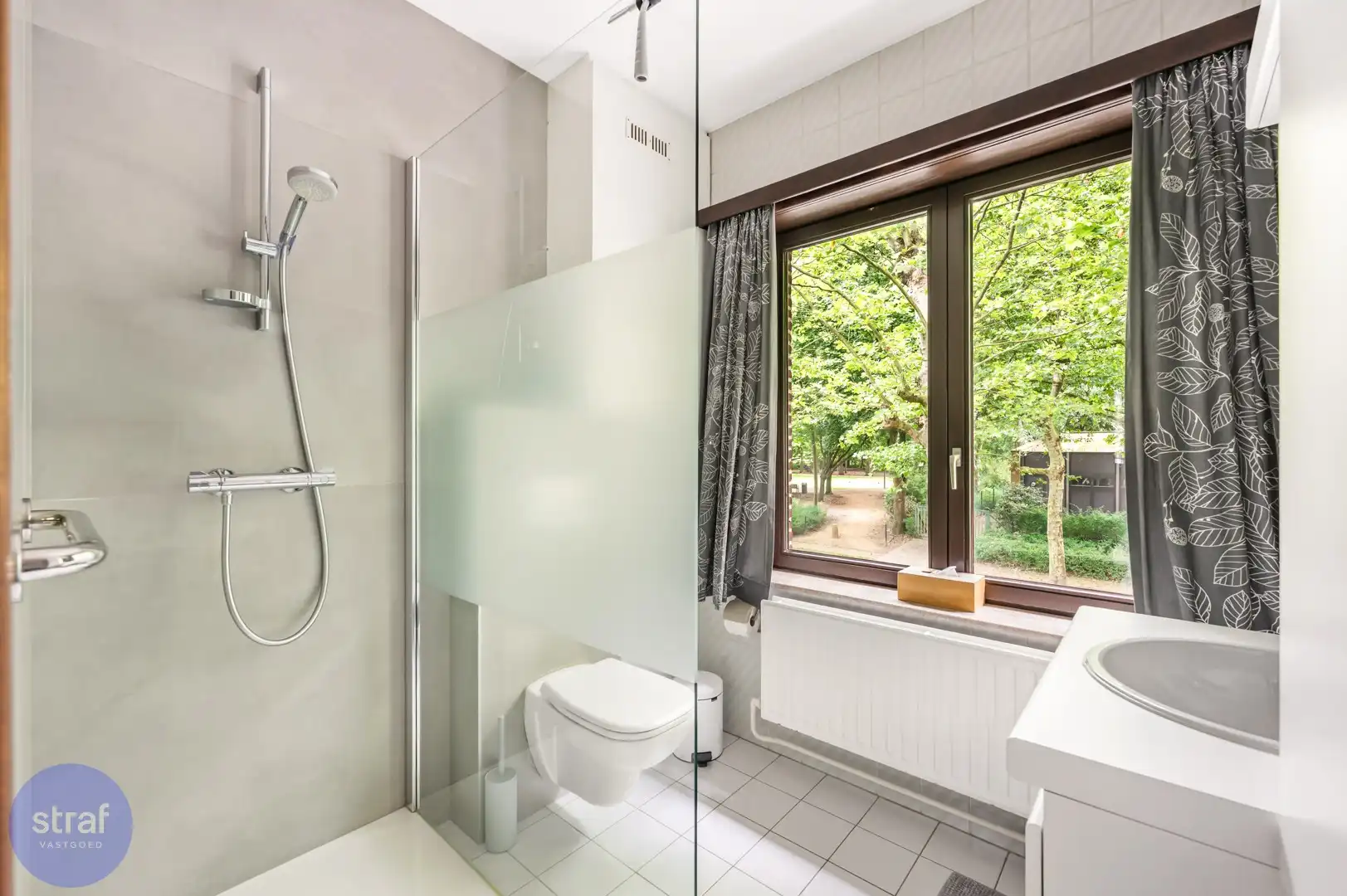Charmante gezinswoning met 3 slaapkamers op een toplocatie op Linkeroever foto 12