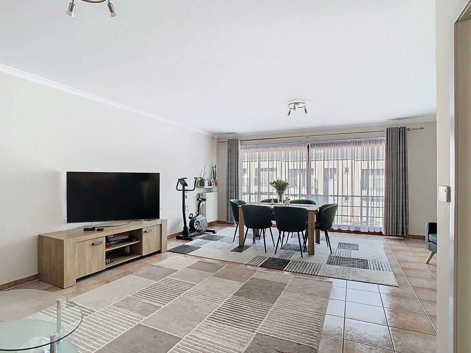 Mooi Appartement met 2 SLPK én Garage in het Rustige Welle! foto 4