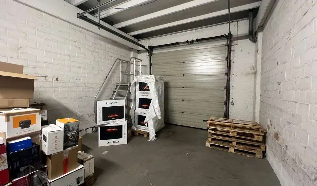 Bedrijfsgebouw met laadkades te huur in Ronse foto 9