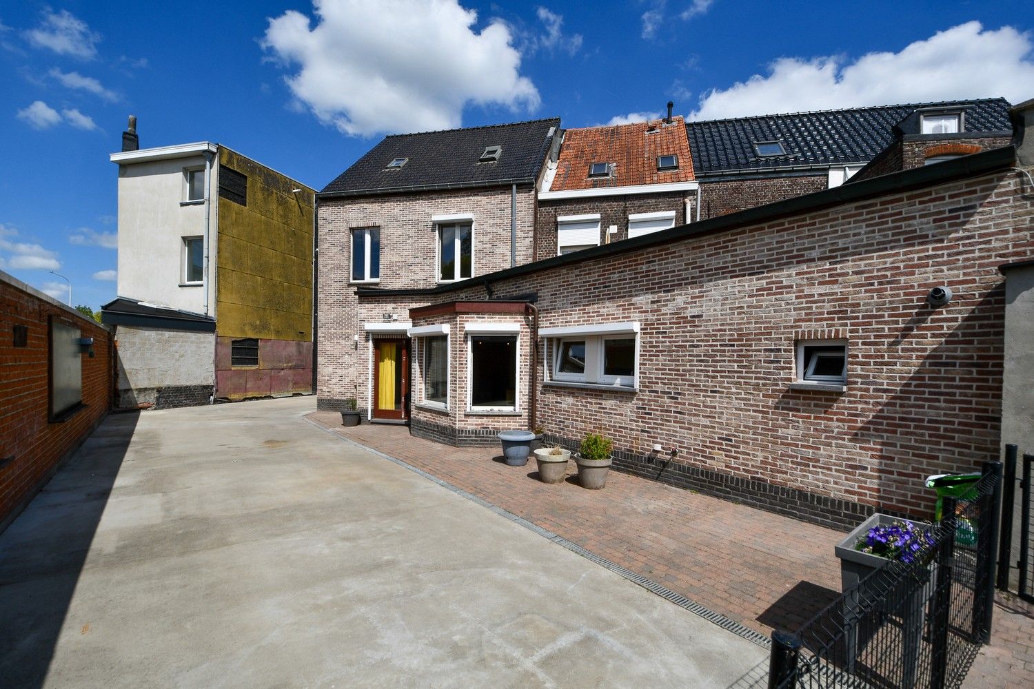 Ruime woning met 4 slaapkamers en grote tuin foto 15