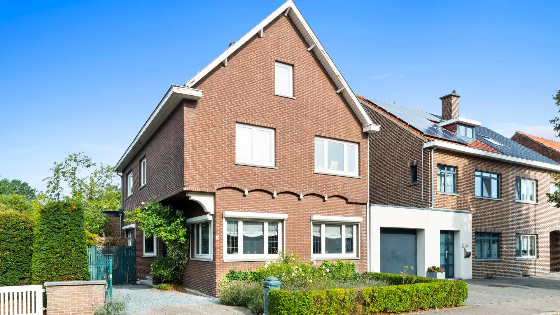 Hoofdfoto van de publicatie: Ruime en karaktervolle gezinswoning met 5 slpkrs en charmante tuin in As